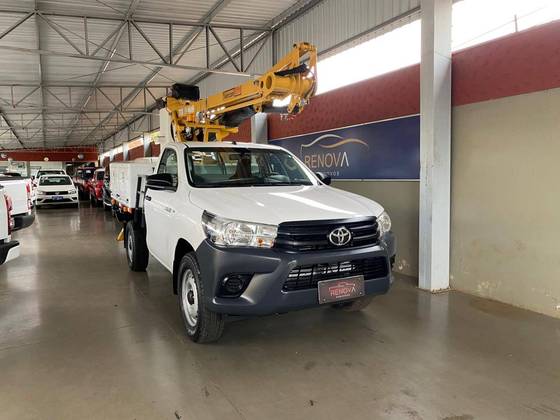 TOYOTA HILUX 2.8 D-4D TURBO DIESEL CS 4X4 MANUAL TOYOTA HILUX 2.8 D-4D TURBO DIESEL CS 4X4 MANUAL